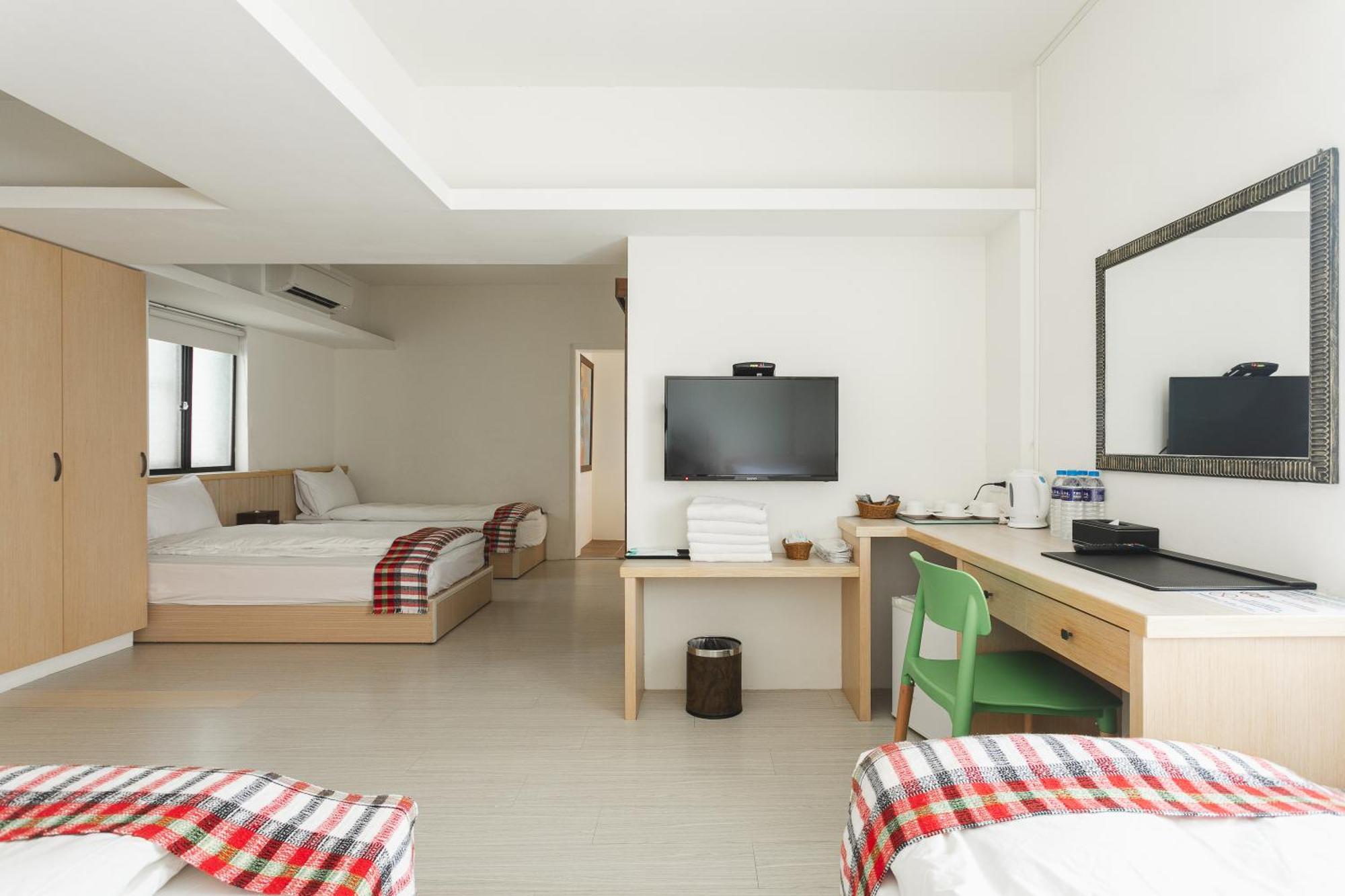 Tropical Low Boundary B&B Donghe Extérieur photo